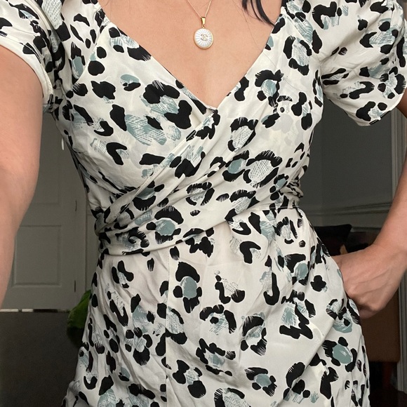 Nanette Lepore leopard print silk wrap top - Picture 2 of 11